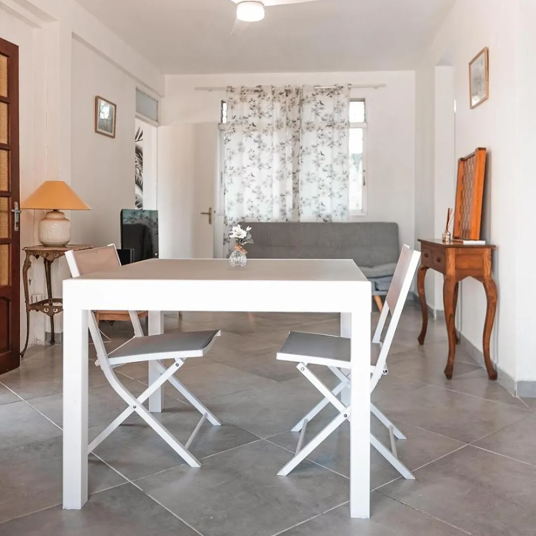 La Kaz And Ti Thano Port-Louis Holiday home